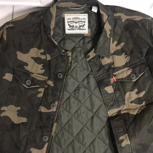 LEVI'S® Jacket Men's Camouflage Quilted (Large) - Picture 4 of 6